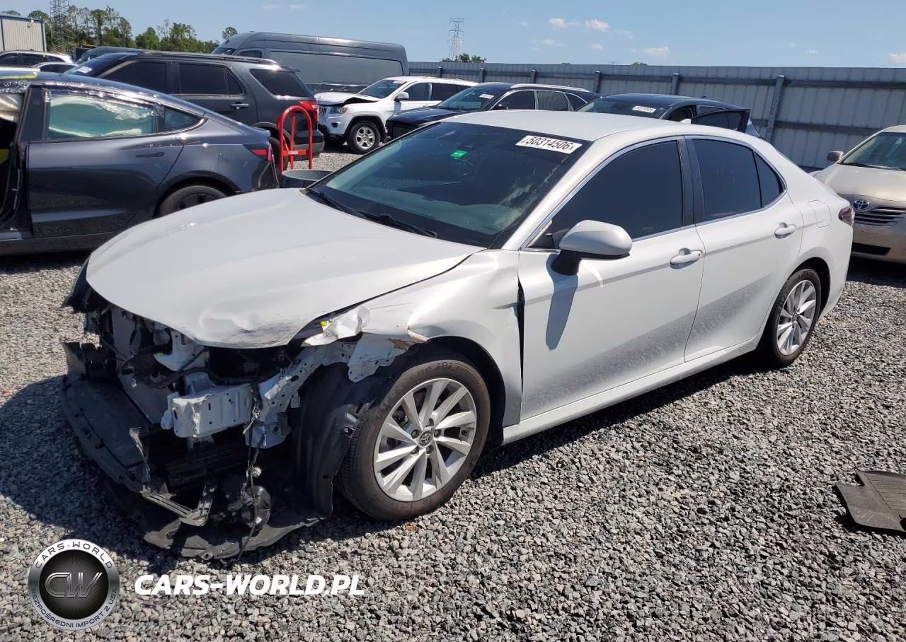 2022 Toyota Camry Le – zdjęcie 1 z 12