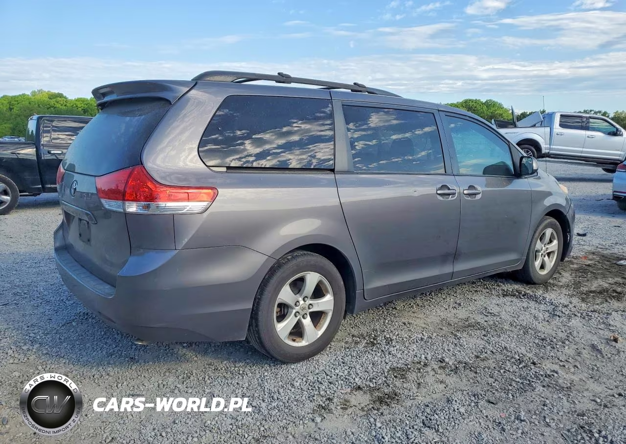 2011 Toyota Sienna Le VIN:5TDKK3DC0BS123662 - 3
