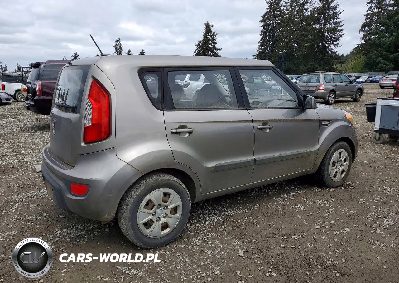 2013 Kia Soul Base VIN:KNDJT2A51D7555814 - 3
