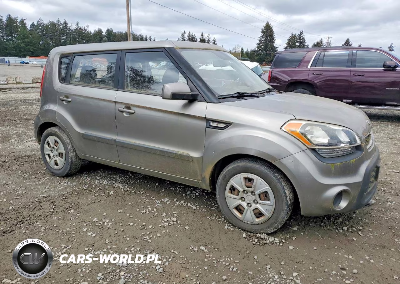2013 Kia Soul Base VIN:KNDJT2A51D7555814 - 4