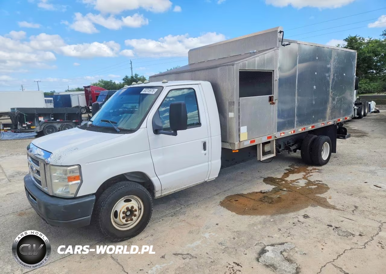 2011 Ford Econoline E450 Super Duty Cutaway Van