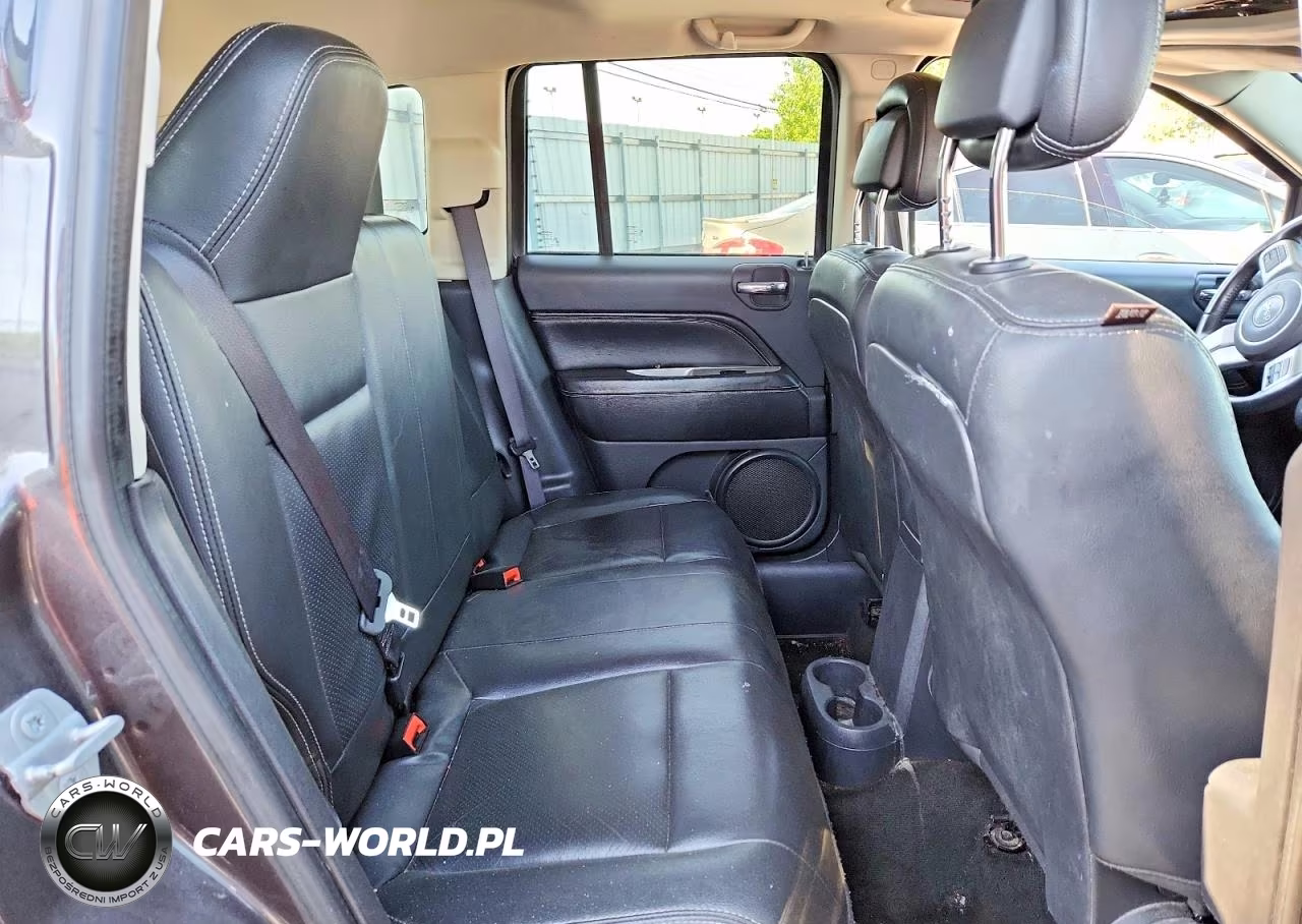 2016 Jeep Compass Latitude VIN:1C4NJDEB6GD598814 - 11