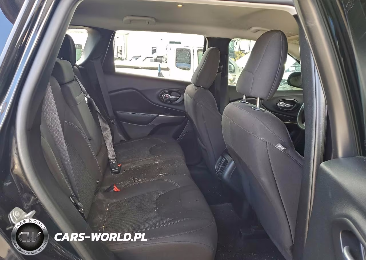 2019 Jeep Cherokee Latitude VIN:1C4PJLCB6KD114624 - 10