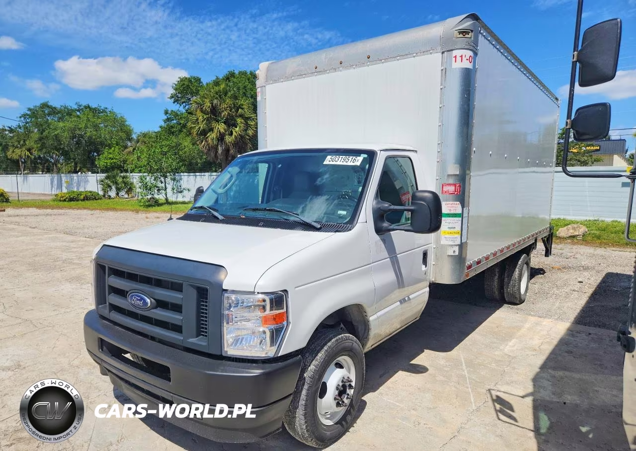 2022 Ford E450 Box Truck