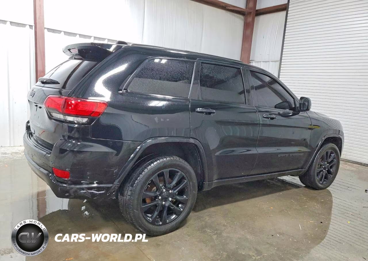 2018 Jeep Grand Cherokee Laredo VIN:1C4RJFAG2JC336882 - 3