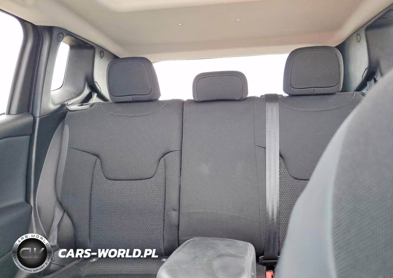 2018 Jeep Renegade Latitude VIN:ZACCJBBB4JPG96622 - 10