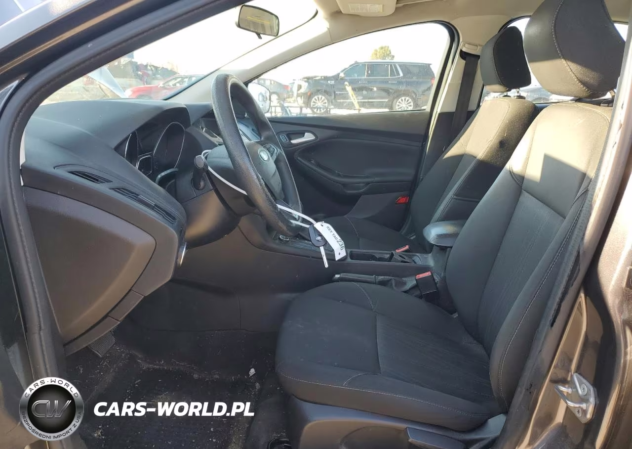 2017 Ford Focus Se VIN:1FADP3F28HL324725 - 10