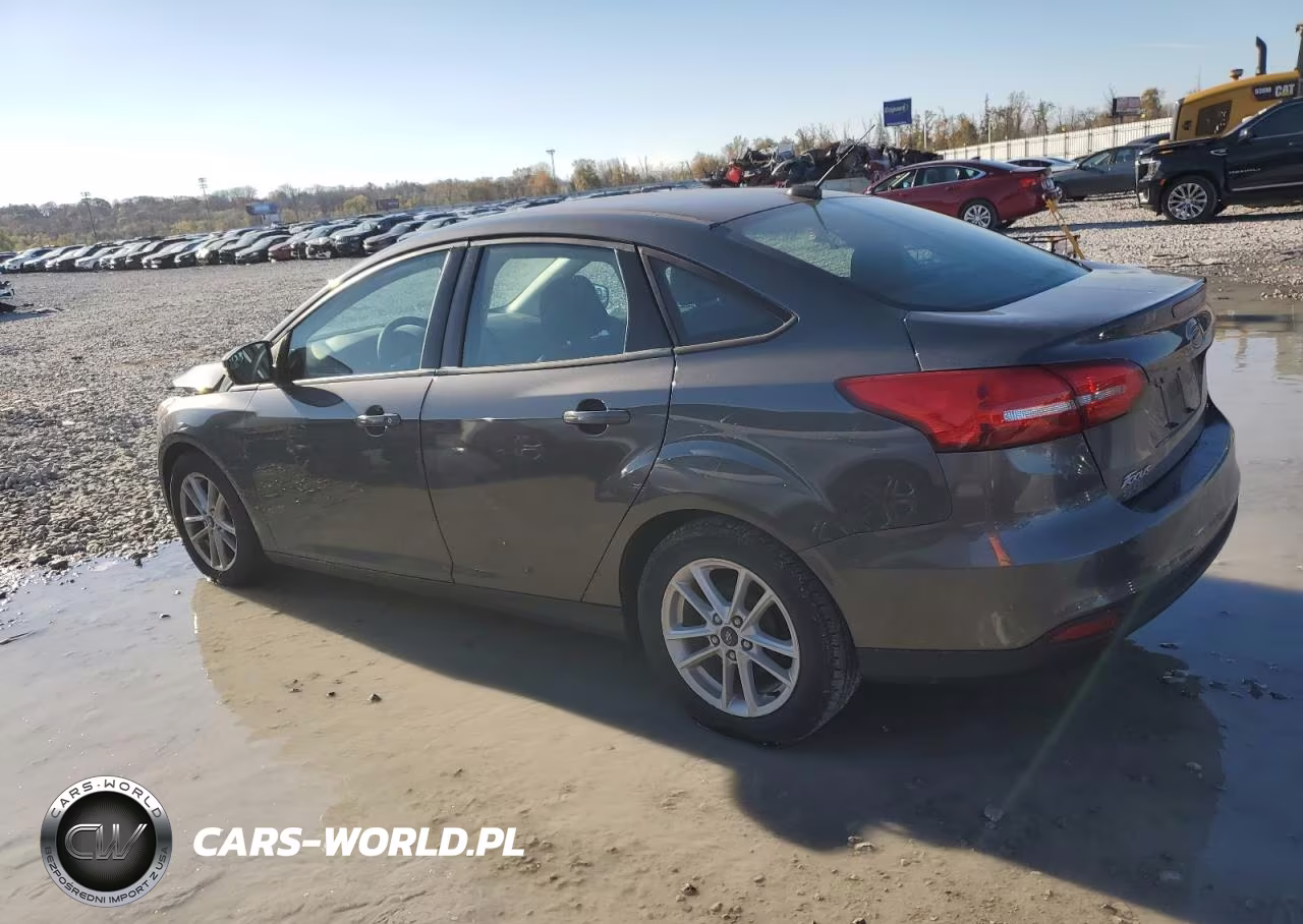 2017 Ford Focus Se VIN:1FADP3F28HL324725 - 3