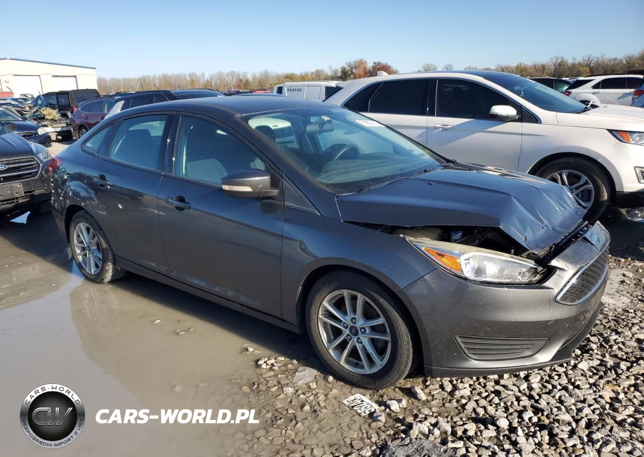 2017 Ford Focus Se VIN:1FADP3F28HL324725 - 5