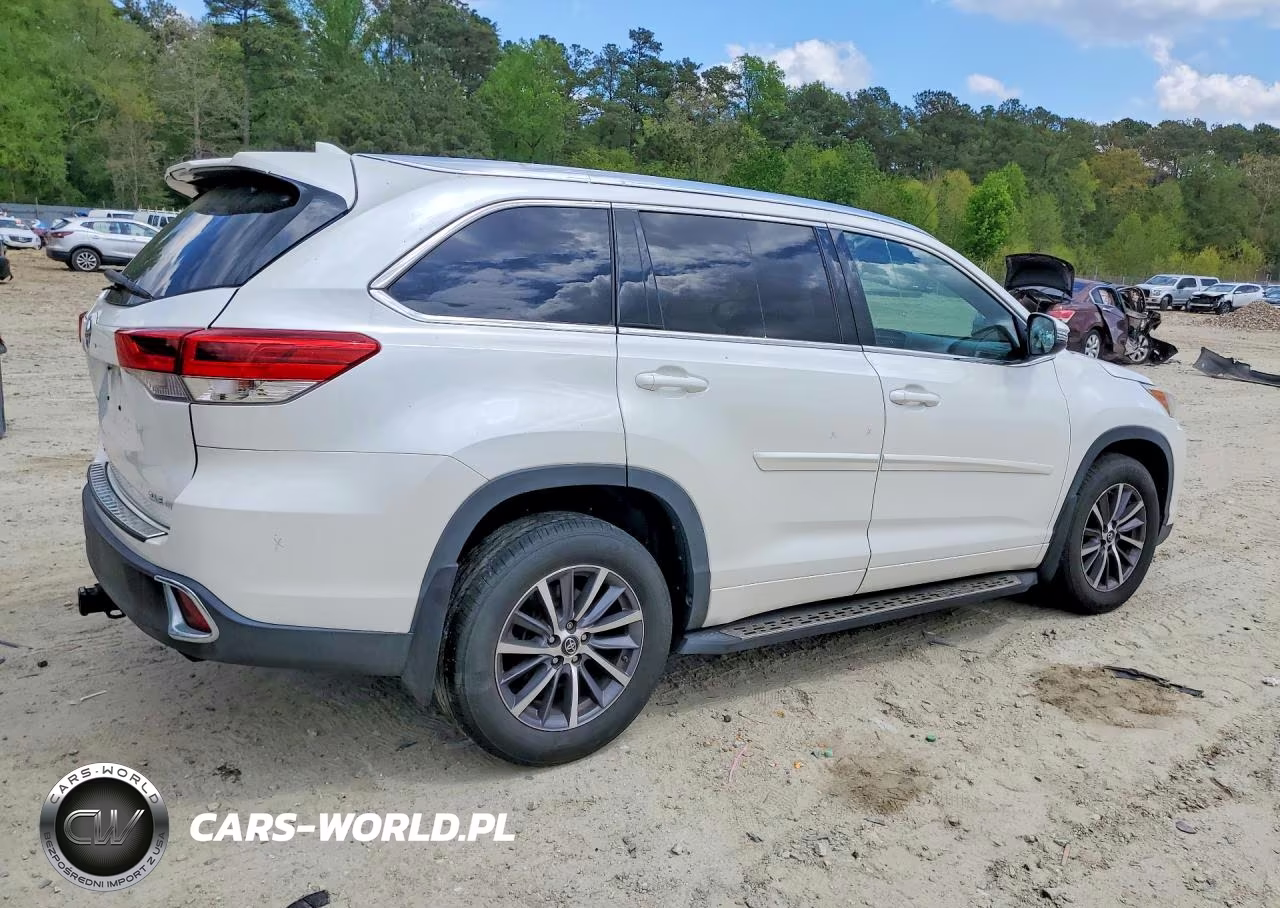 2018 Toyota Highlander Xle VIN:5TDJZRFH3JS833253 - 3
