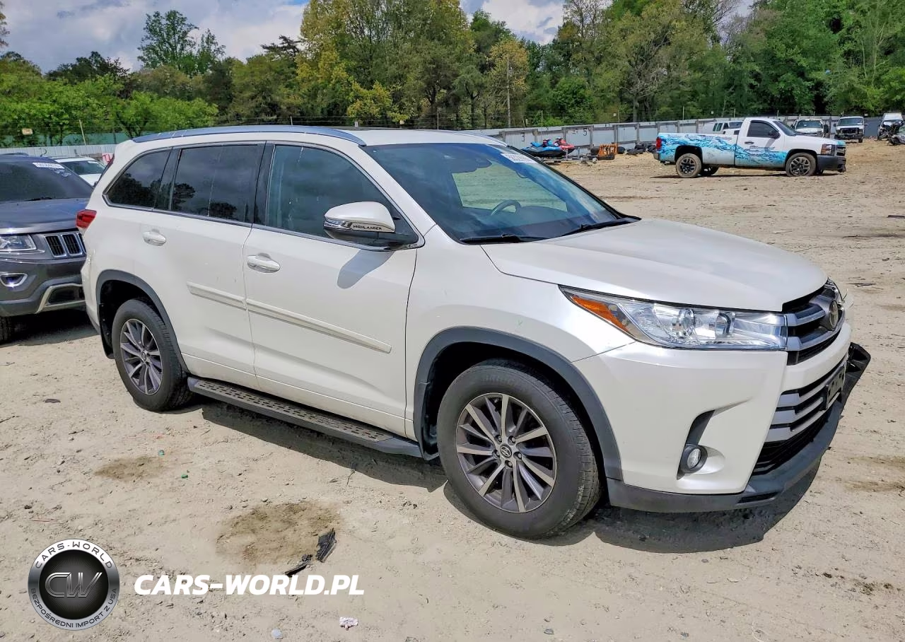 2018 Toyota Highlander Xle VIN:5TDJZRFH3JS833253 - 4