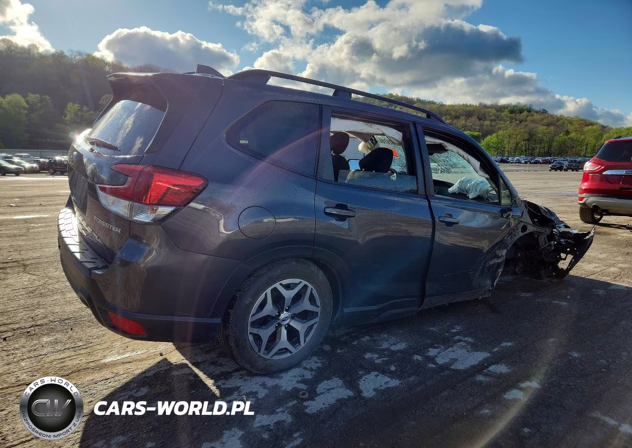 2020 Subaru Forester Premium VIN:JF2SKAJC7LH555486 - 3