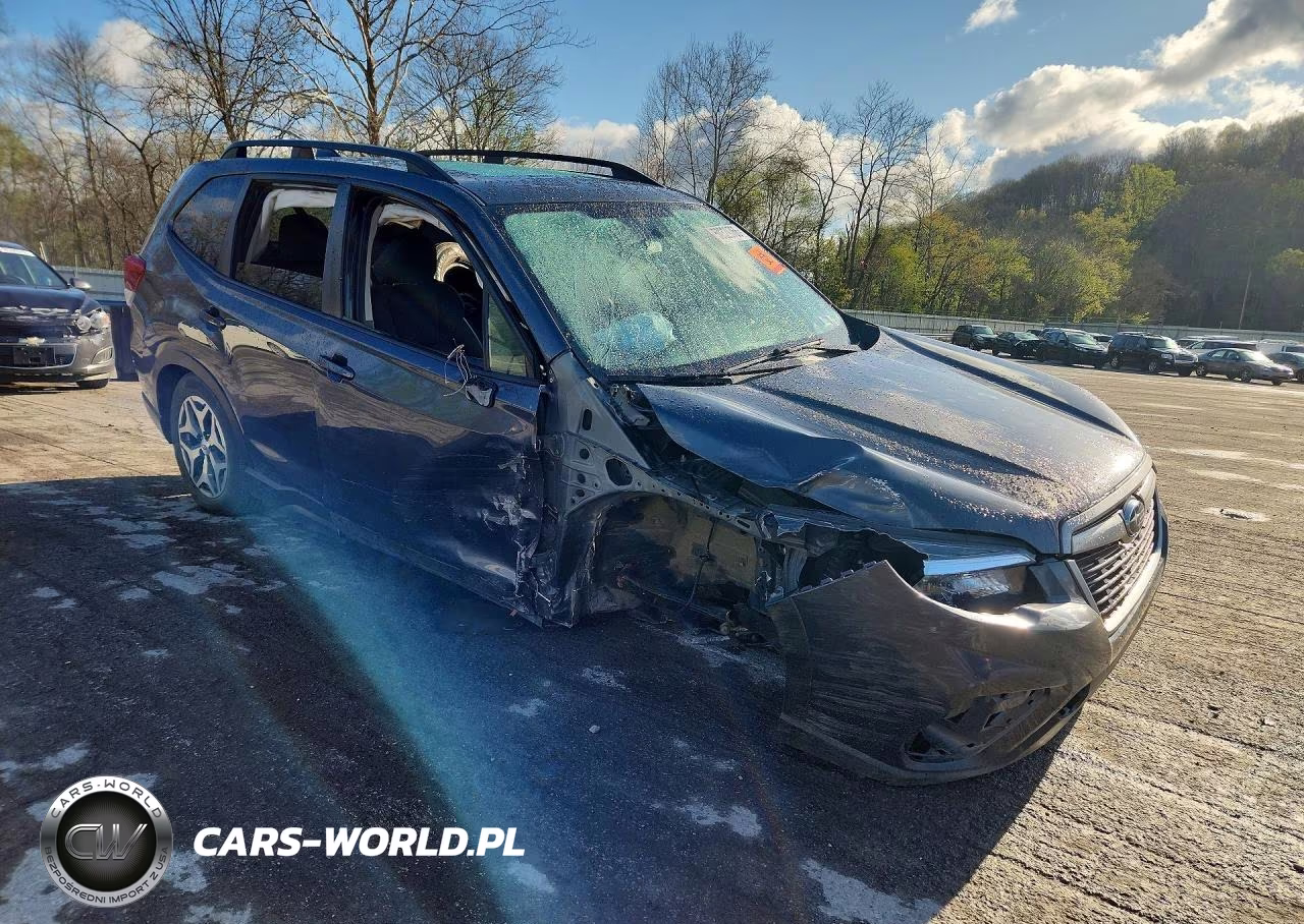 2020 Subaru Forester Premium VIN:JF2SKAJC7LH555486 - 4