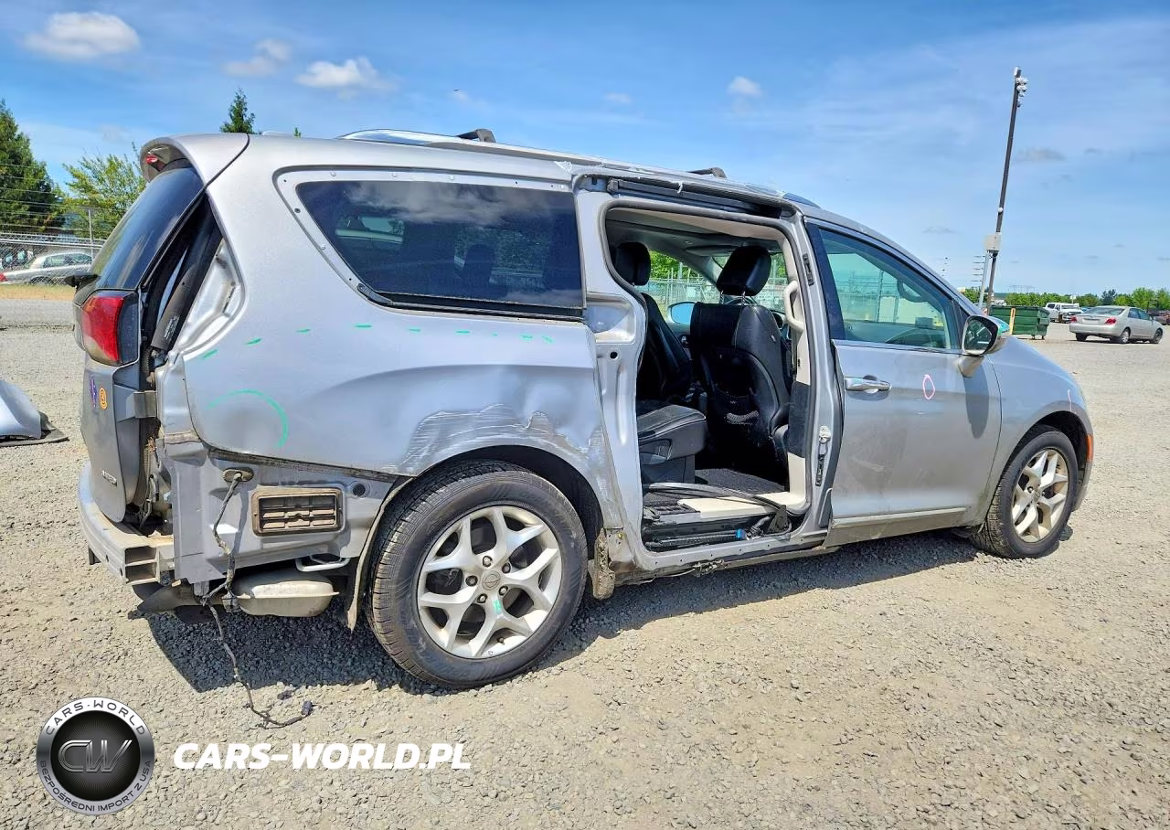 2019 Chrysler Pacifica Limited VIN:2C4RC1GG5KR731149 - 3