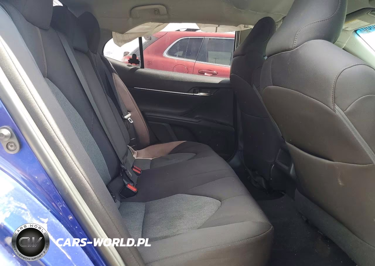 2018 Toyota Camry Le VIN:4T1B11HKXJU547915 - 10