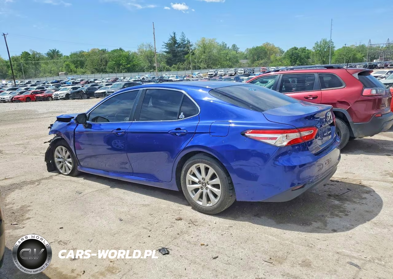 2018 Toyota Camry Le VIN:4T1B11HKXJU547915 - 2