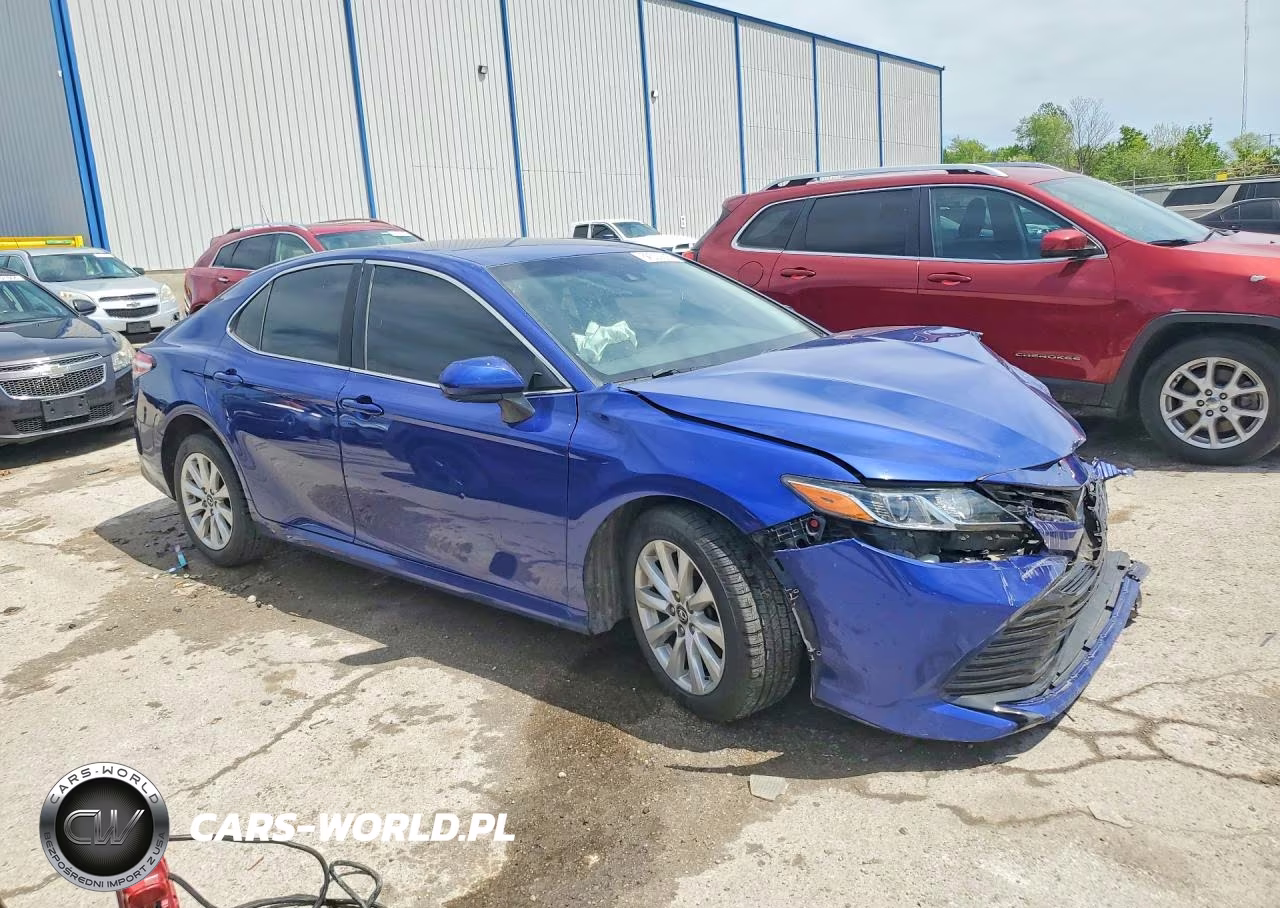 2018 Toyota Camry Le VIN:4T1B11HKXJU547915 - 4