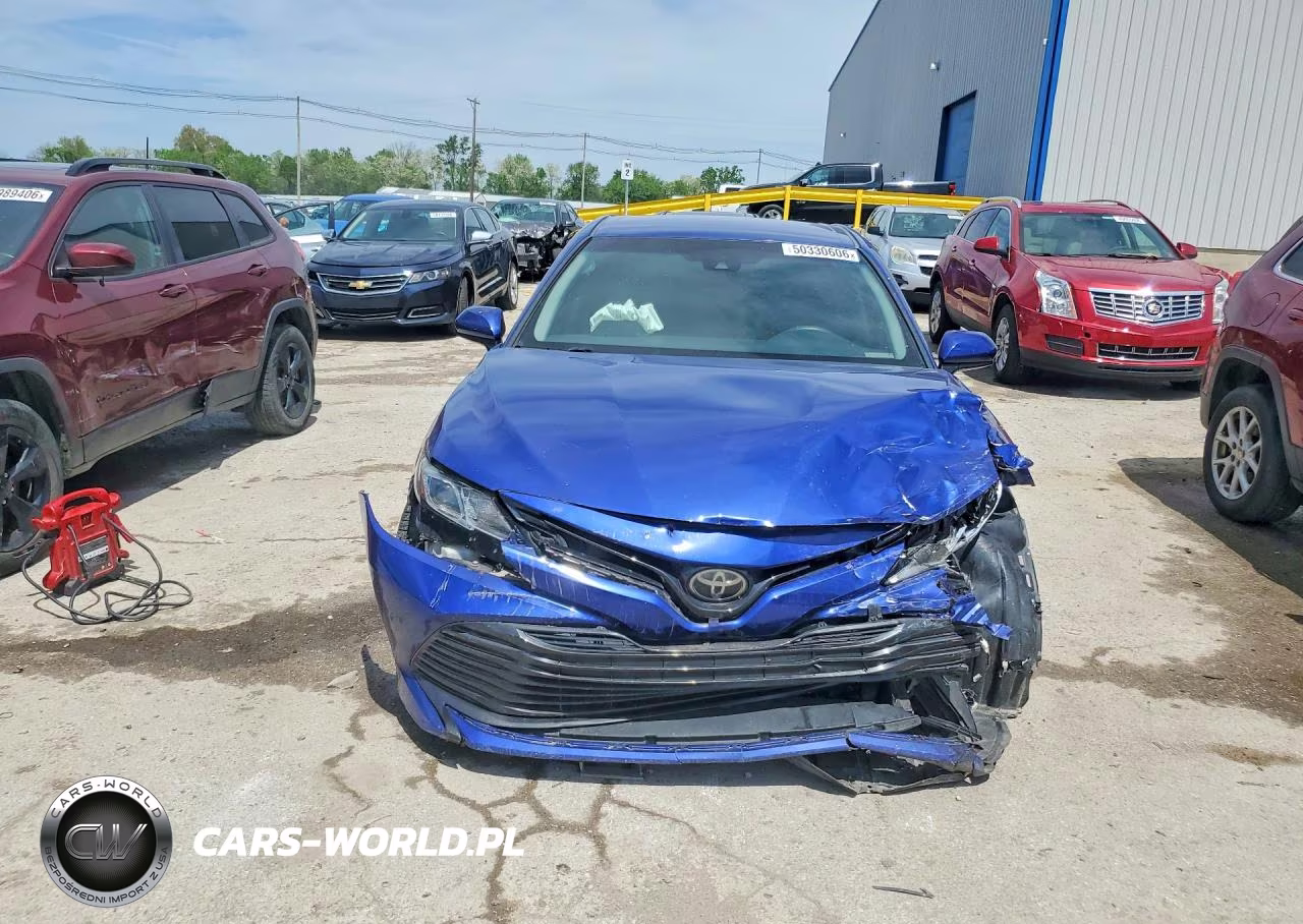 2018 Toyota Camry Le VIN:4T1B11HKXJU547915 - 5