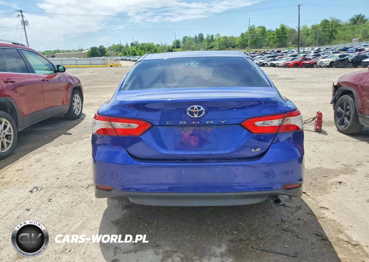 2018 Toyota Camry Le VIN:4T1B11HKXJU547915 - 6