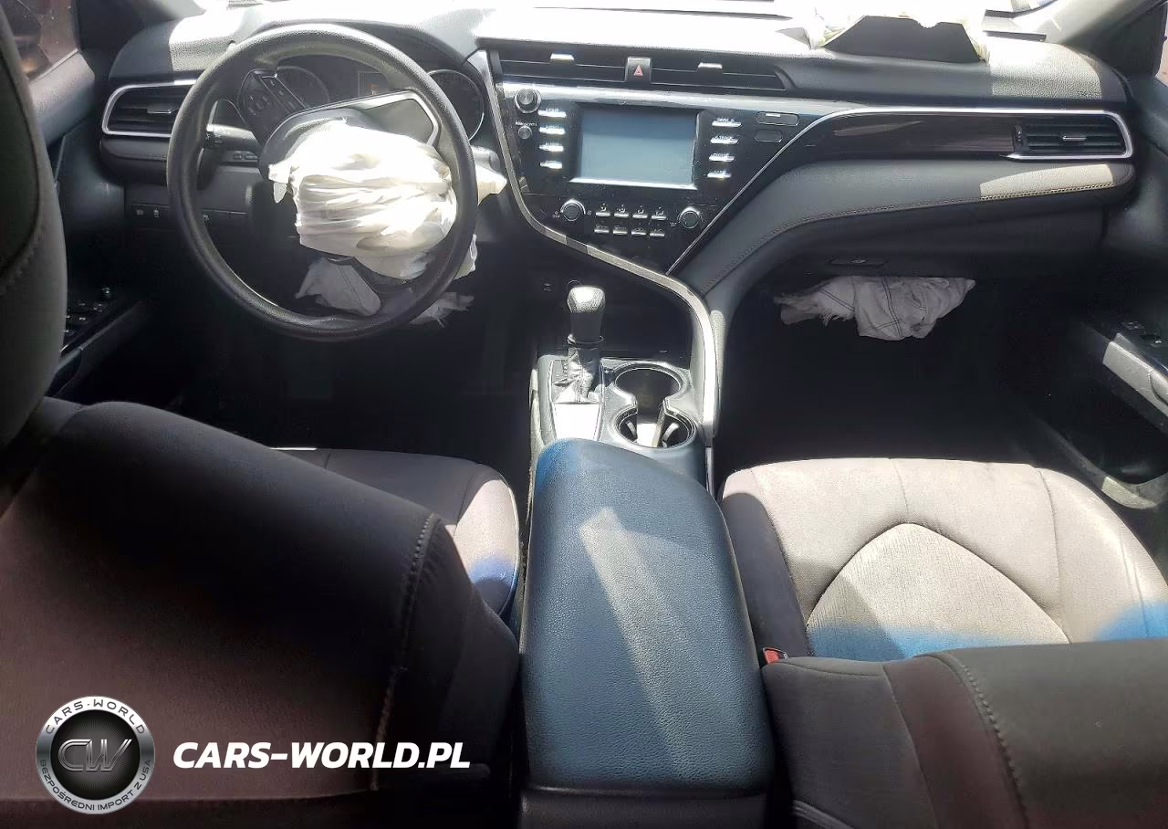 2018 Toyota Camry Le VIN:4T1B11HKXJU547915 - 8