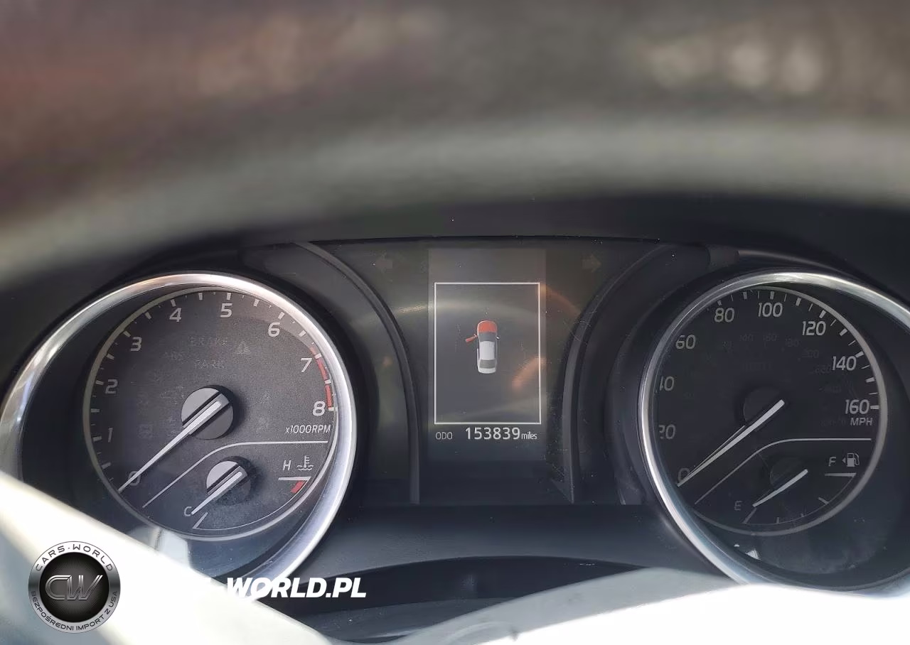 2018 Toyota Camry Le VIN:4T1B11HKXJU547915 - 9