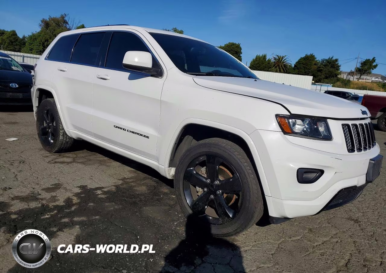 2015 Jeep Grand Cherokee Laredo VIN:1C4RJEAG4FC857054 - 4