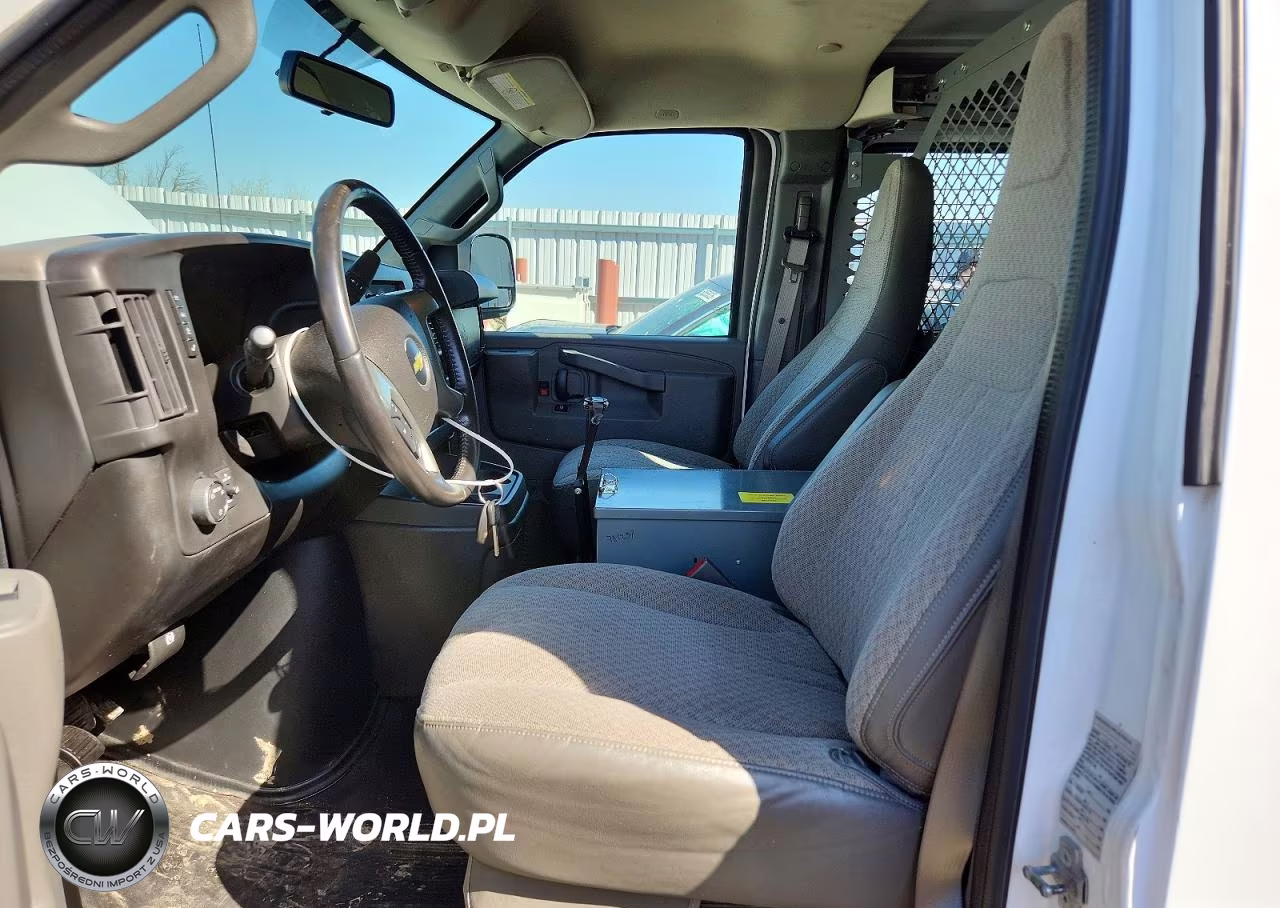 2017 Chevrolet Express G2500 VIN:1GCWGAFFXH1108462 - 7