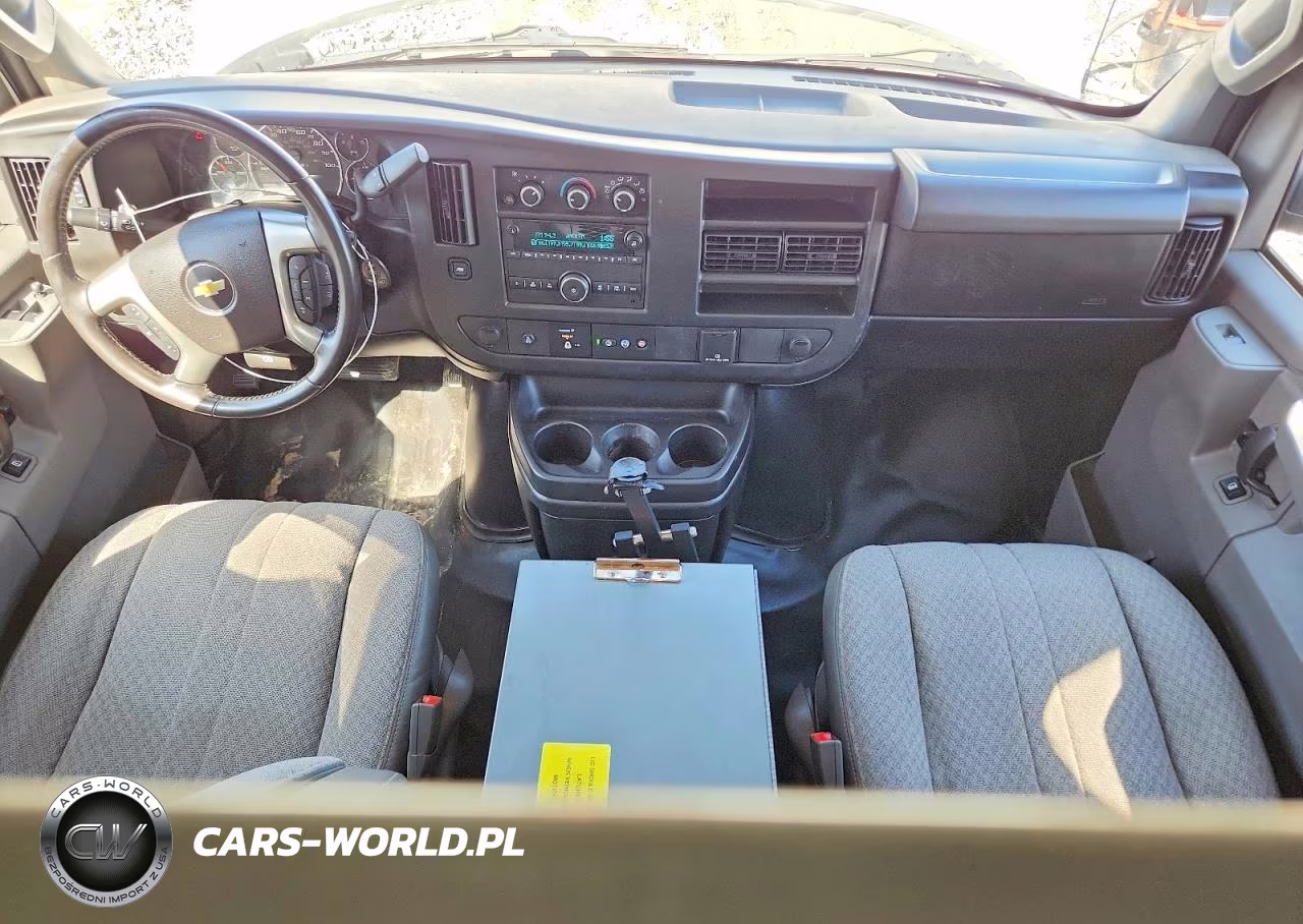2017 Chevrolet Express G2500 VIN:1GCWGAFFXH1108462 - 8