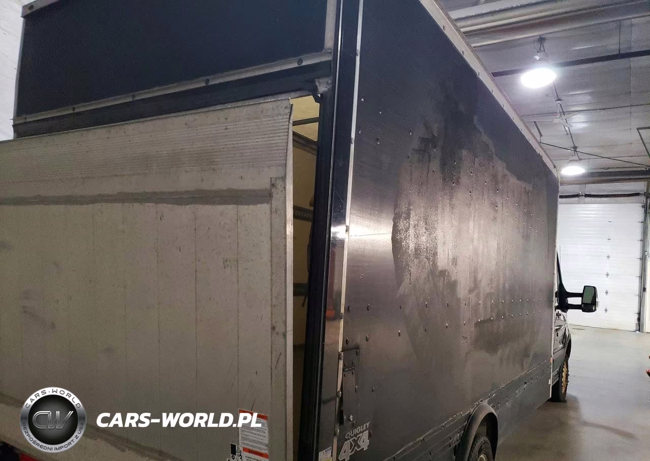 2018 Ford Transit Box Truck VIN:1FDBF9ZM8JKB47637 - 3