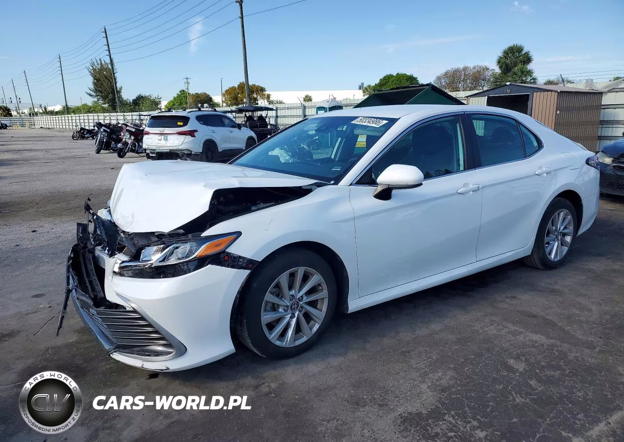 2023 Toyota Camry Le – zdjęcie 1 z 12