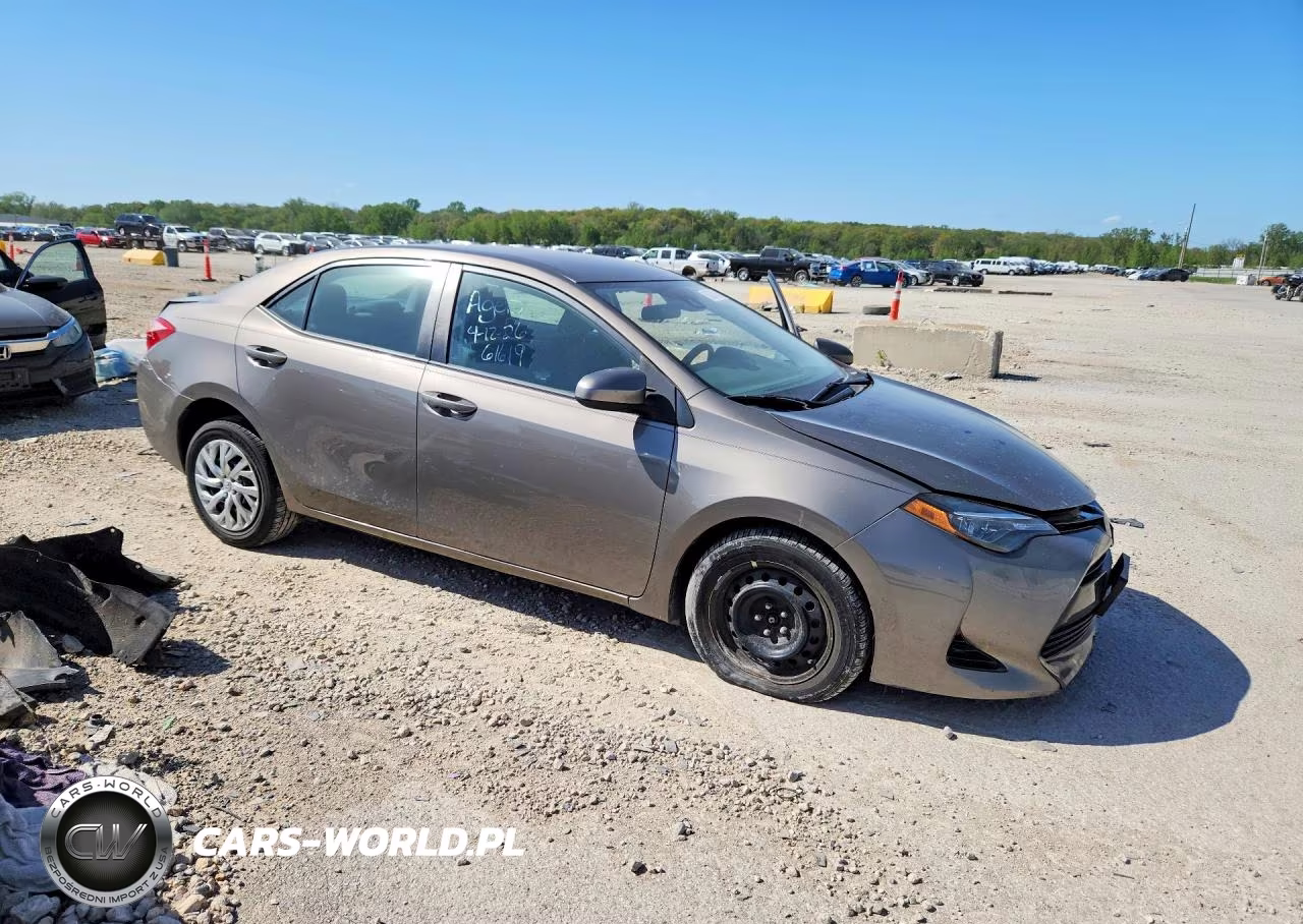 2018 Toyota Corolla Le VIN:5YFBURHE4JP842994 - 4
