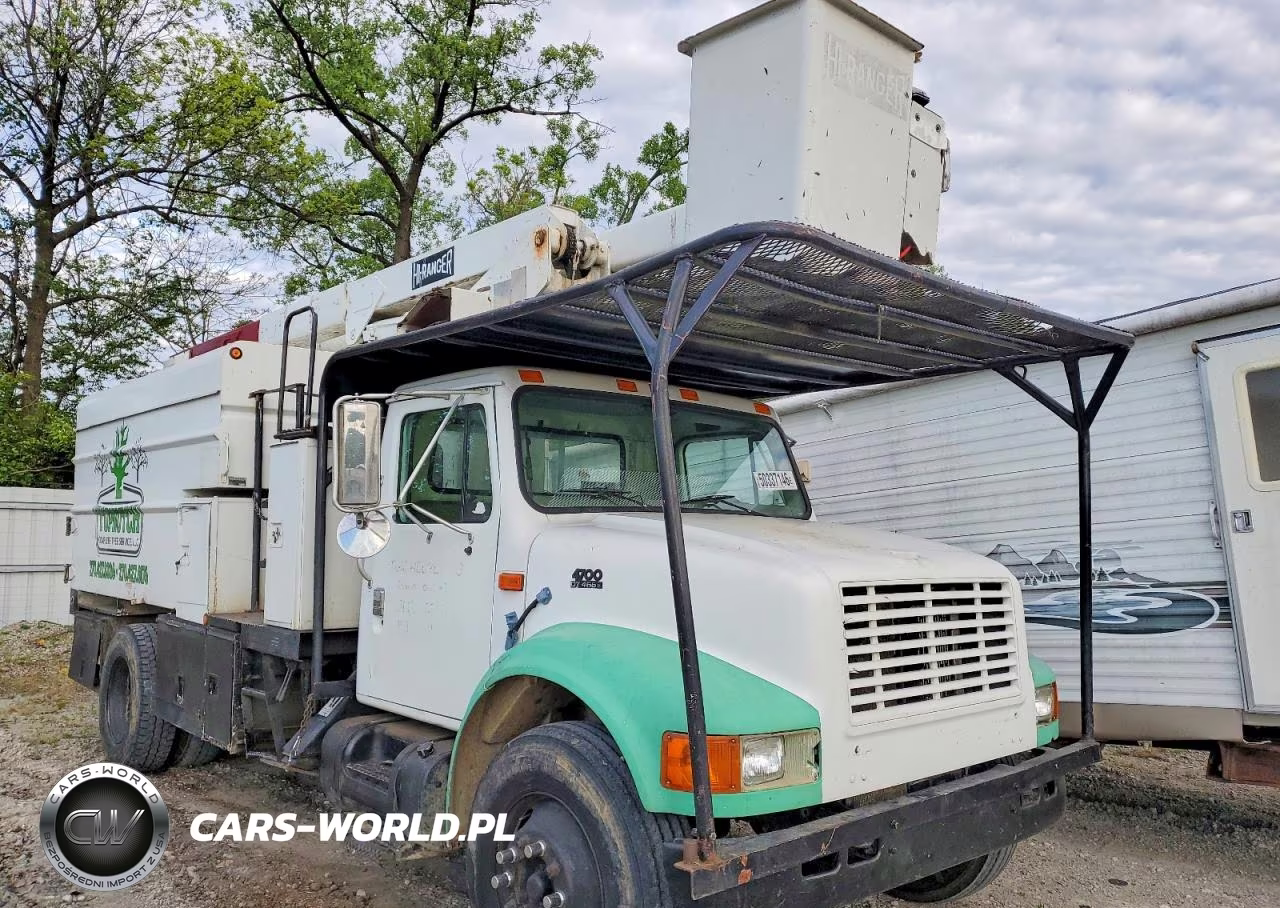 2000 International 4700 Forestry Bucket Truck