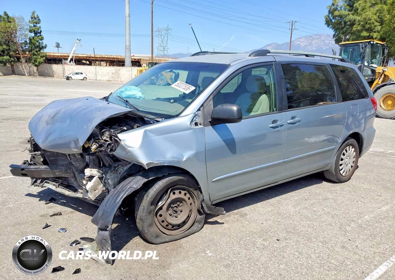 2004 Toyota Sienna Le 7 Passenger