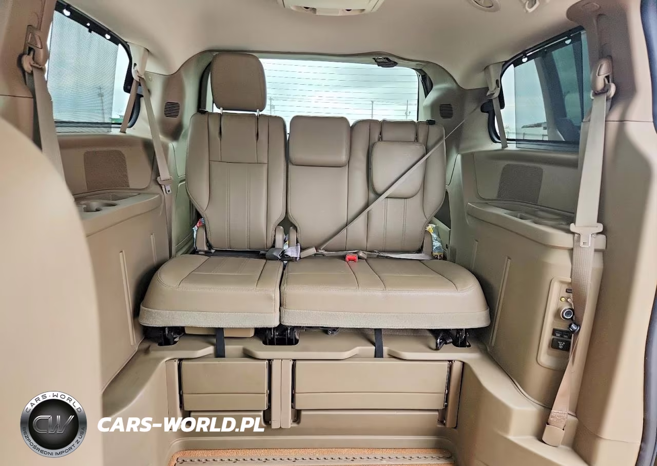 2014 Chrysler Town & Country Touring L VIN:2C4RC1CGXER113044 - 10