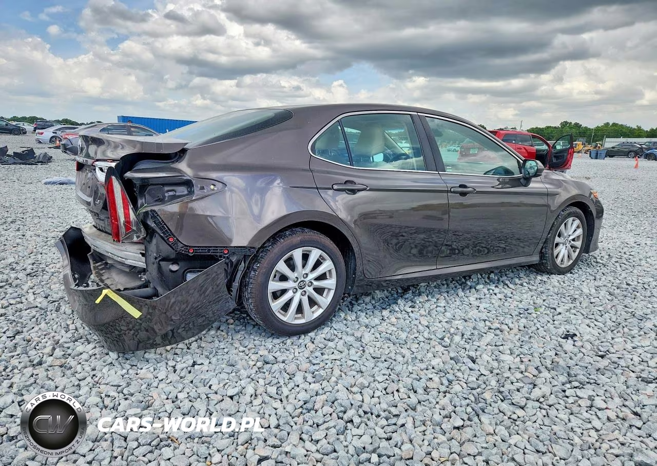 2018 Toyota Camry Le VIN:4T1B11HK7JU633781 - 3