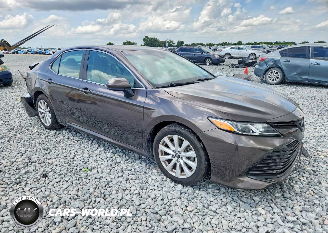 2018 Toyota Camry Le VIN:4T1B11HK7JU633781 - 4