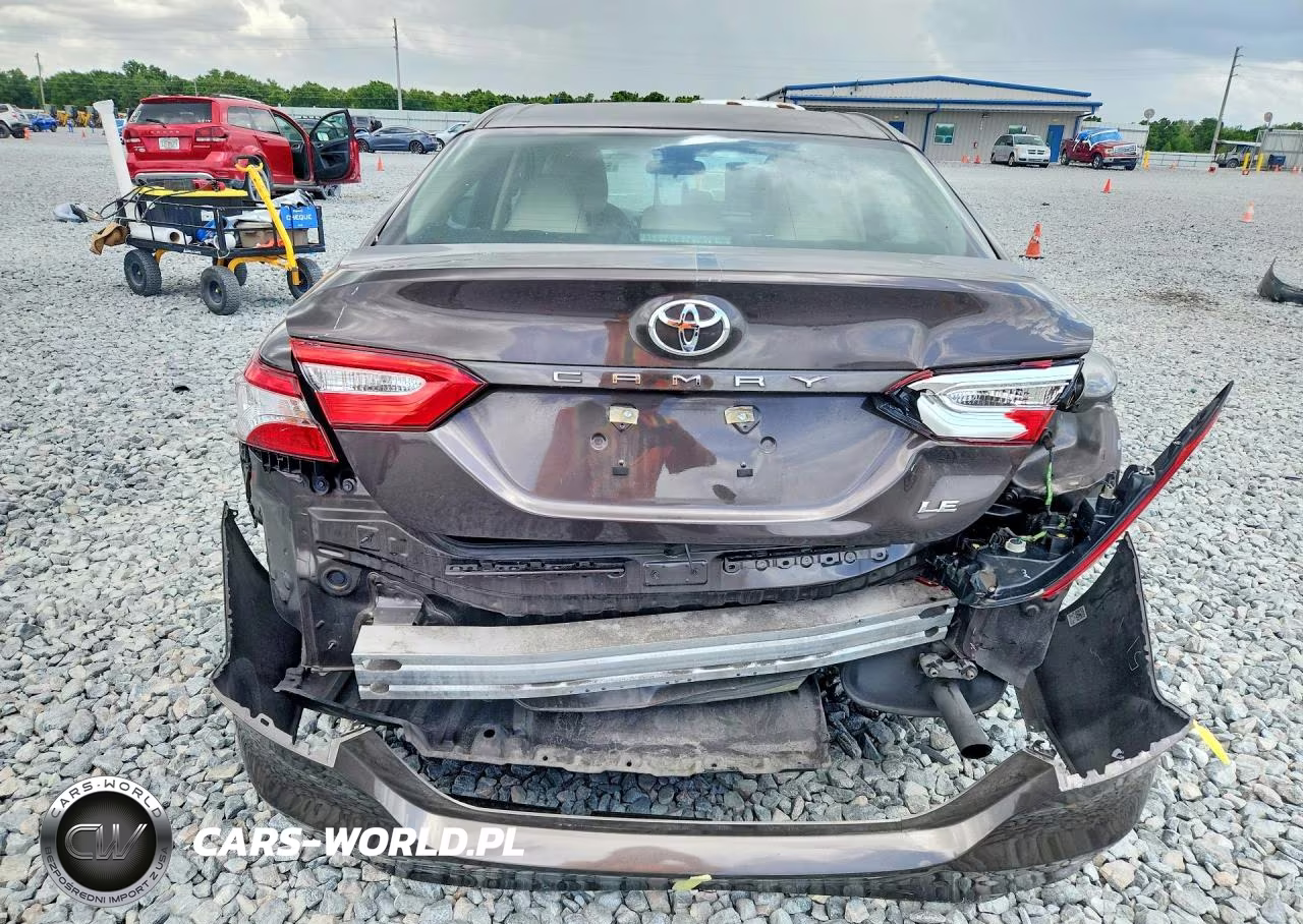 2018 Toyota Camry Le VIN:4T1B11HK7JU633781 - 6