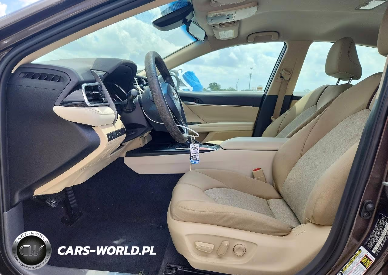 2018 Toyota Camry Le VIN:4T1B11HK7JU633781 - 7