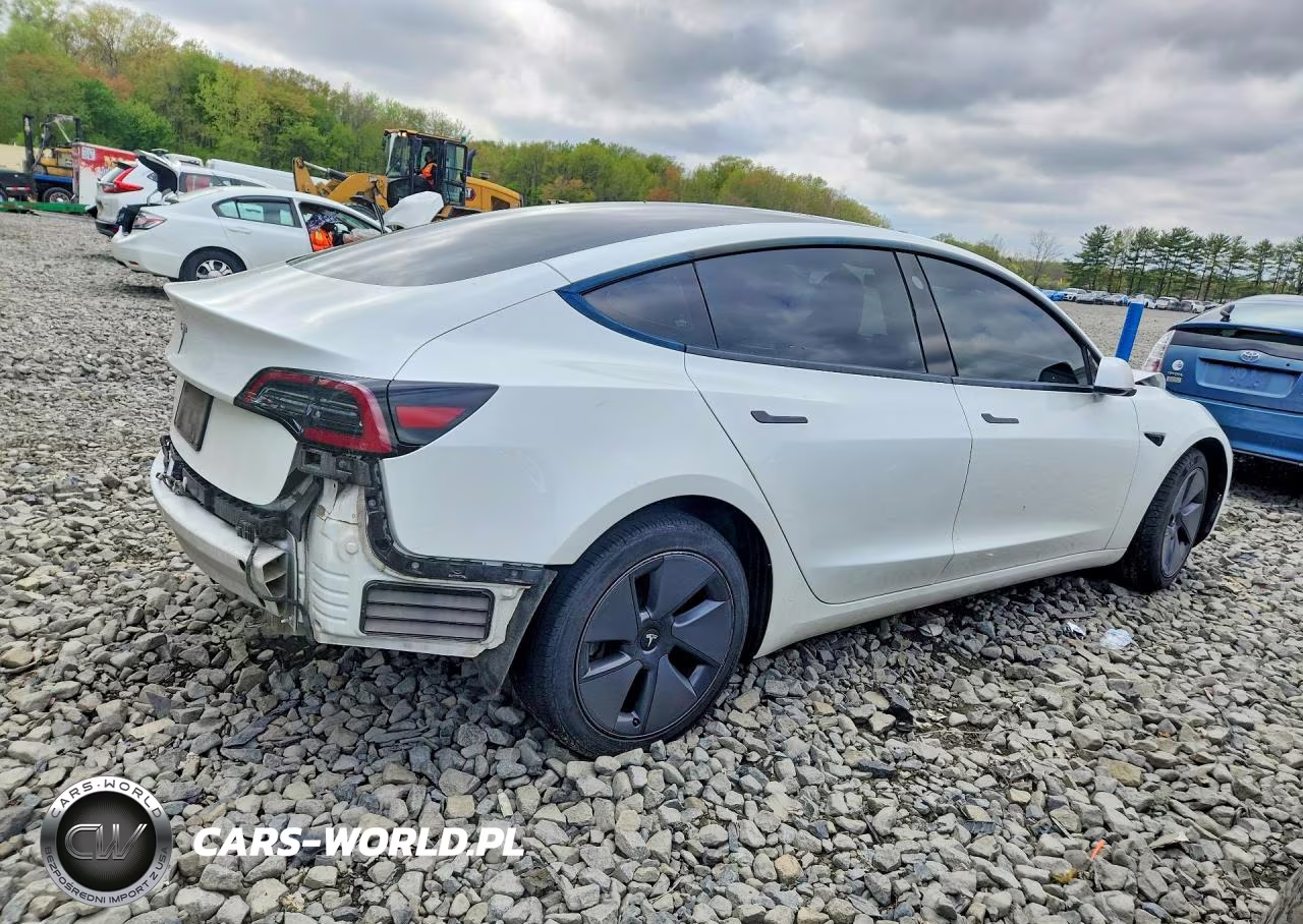 2023 Tesla Model 3 VIN:5YJ3E1EAXPF473325 - 3