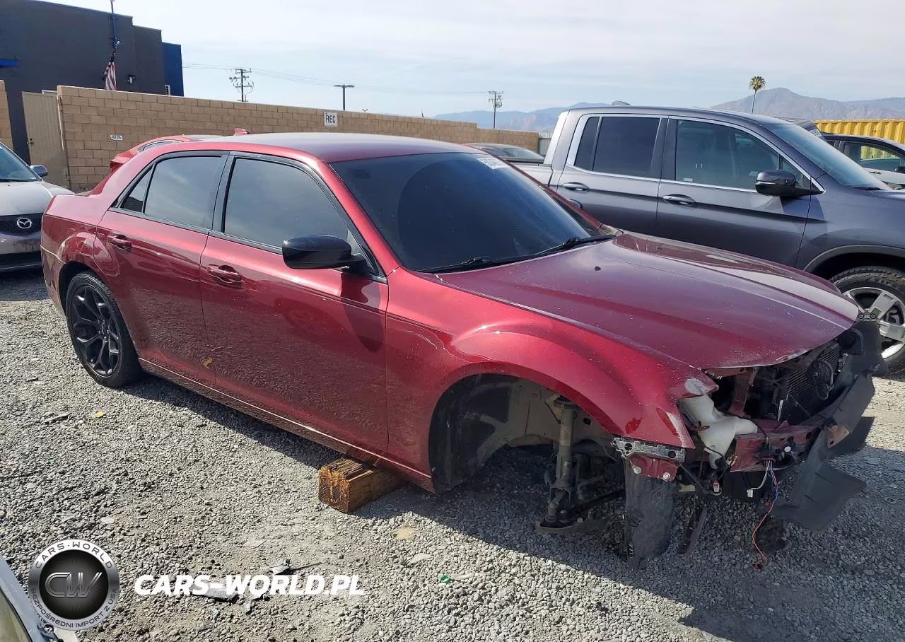 2020 Chrysler 300 Touring VIN:2C3CCAAG3LH123074 - 4