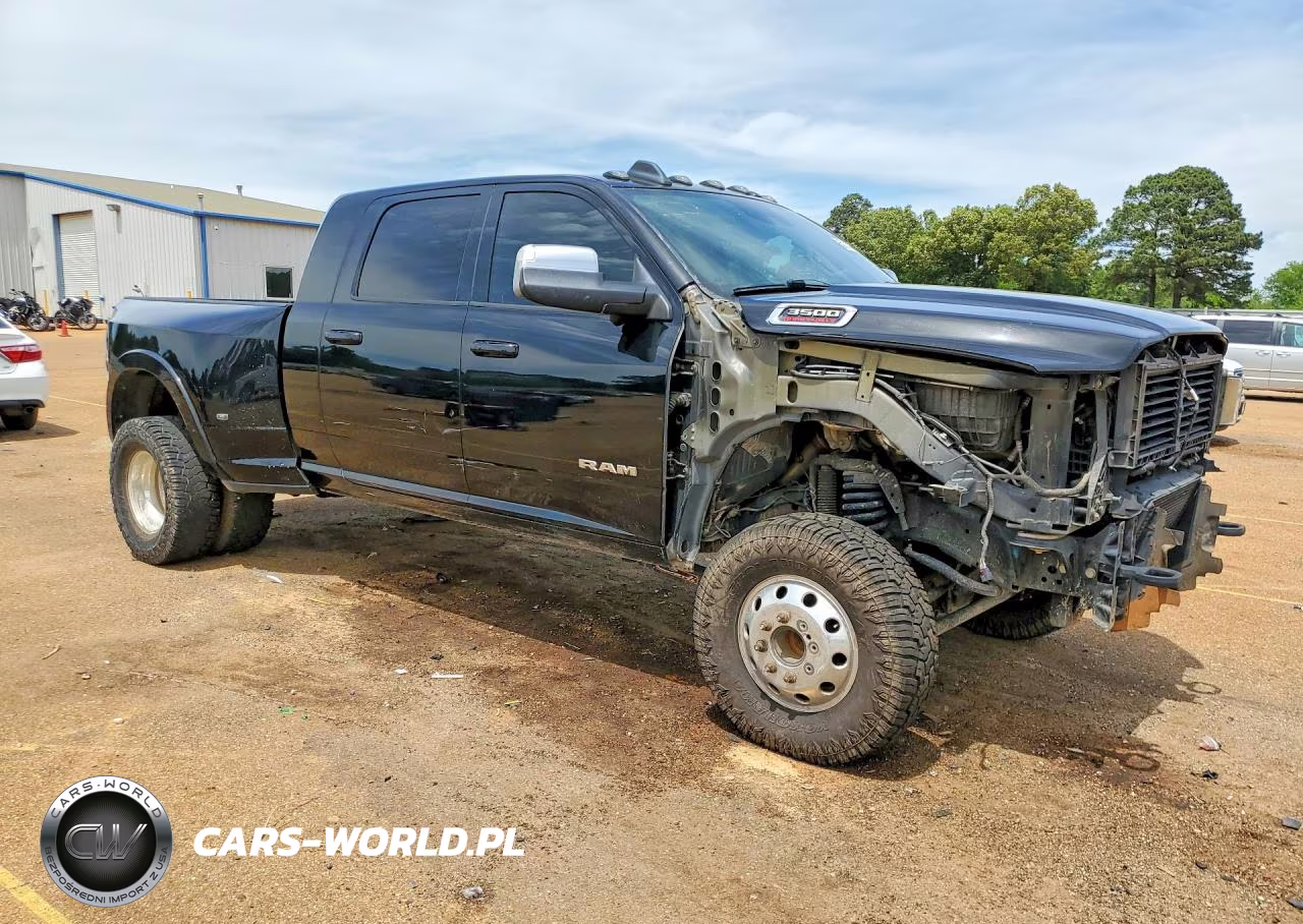 2019 Ram 3500 Laramie VIN:3C63RRML9KG536852 - 4