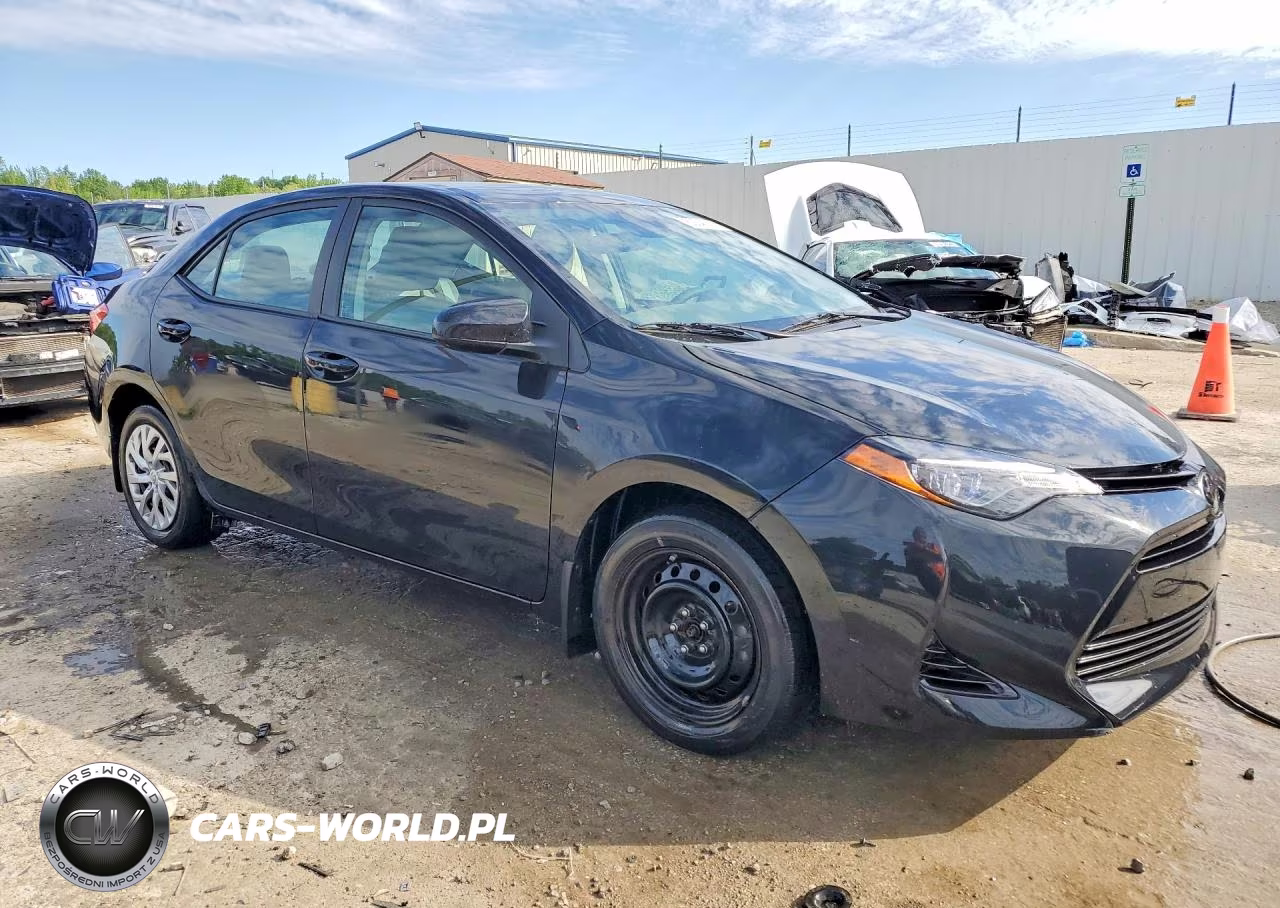 2017 Toyota Corolla Le VIN:2T1BURHE0HC940110 - 4