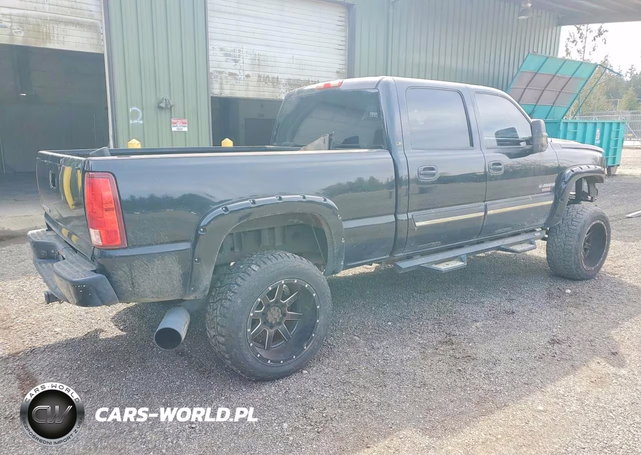 2005 Chevrolet Silverado C2500 Heavy Duty VIN:1GCHC23215F937706 - 3