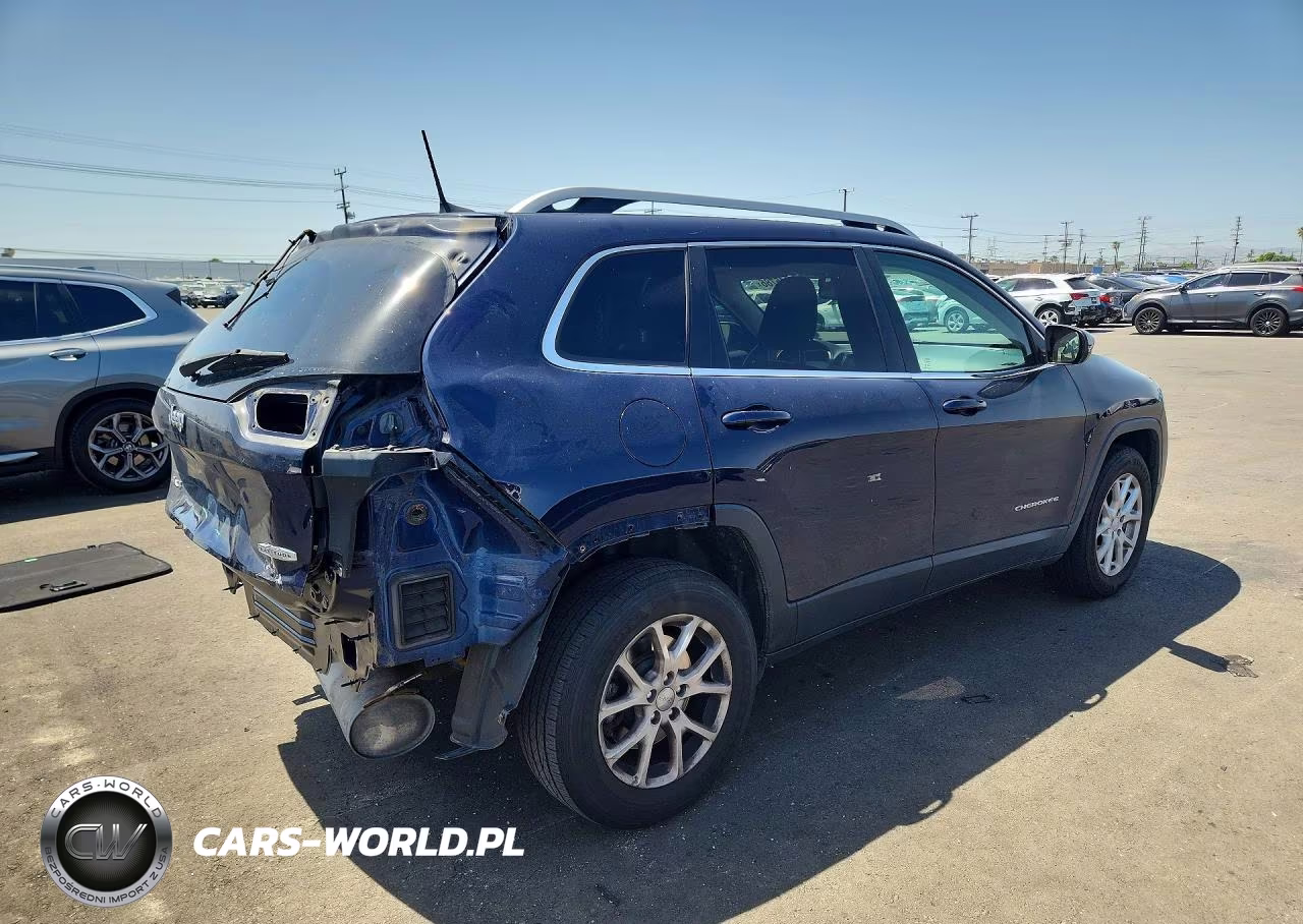 2016 Jeep Cherokee Latitude VIN:1C4PJMCB2GW130529 - 3
