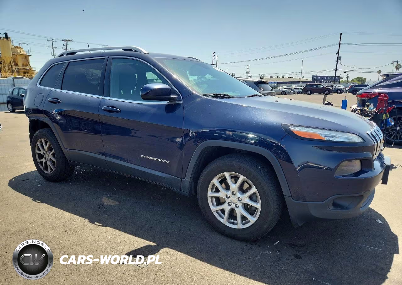 2016 Jeep Cherokee Latitude VIN:1C4PJMCB2GW130529 - 4