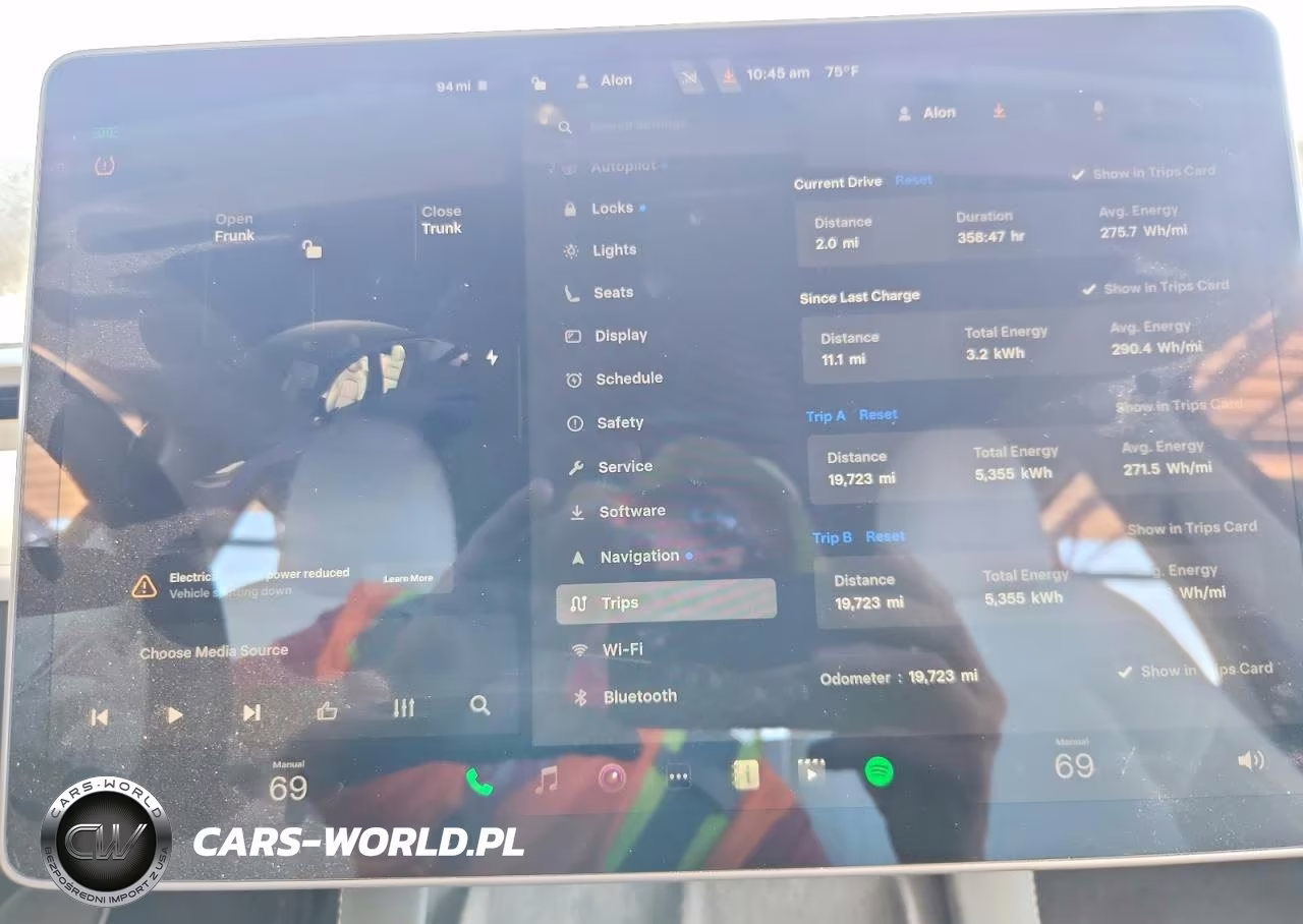 2023 Tesla Model Y VIN:7SAYGDEE1PA154822 - 9