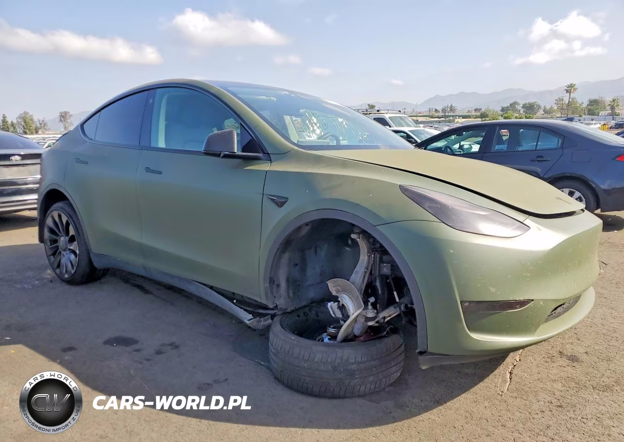 2023 Tesla Model Y VIN:7SAYGDEF8PF769847 - 4