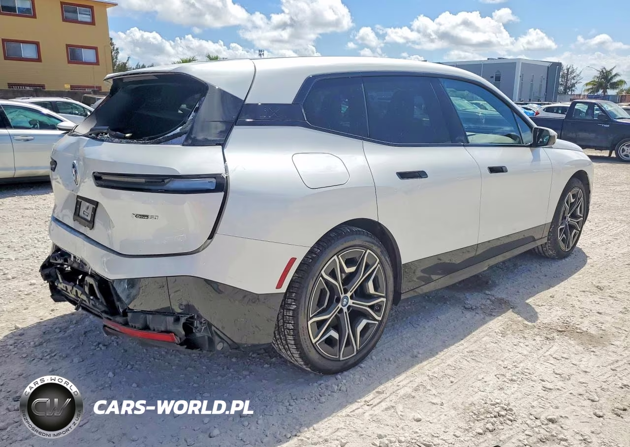 2023 BMW Ix xDrive50 VIN:WB523CF0XPCM64118 - 3