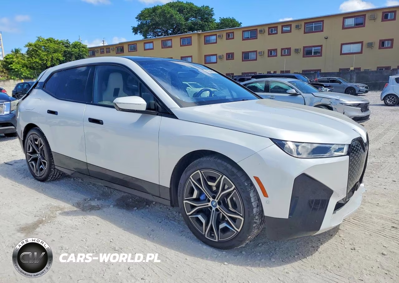 2023 BMW Ix xDrive50 VIN:WB523CF0XPCM64118 - 4