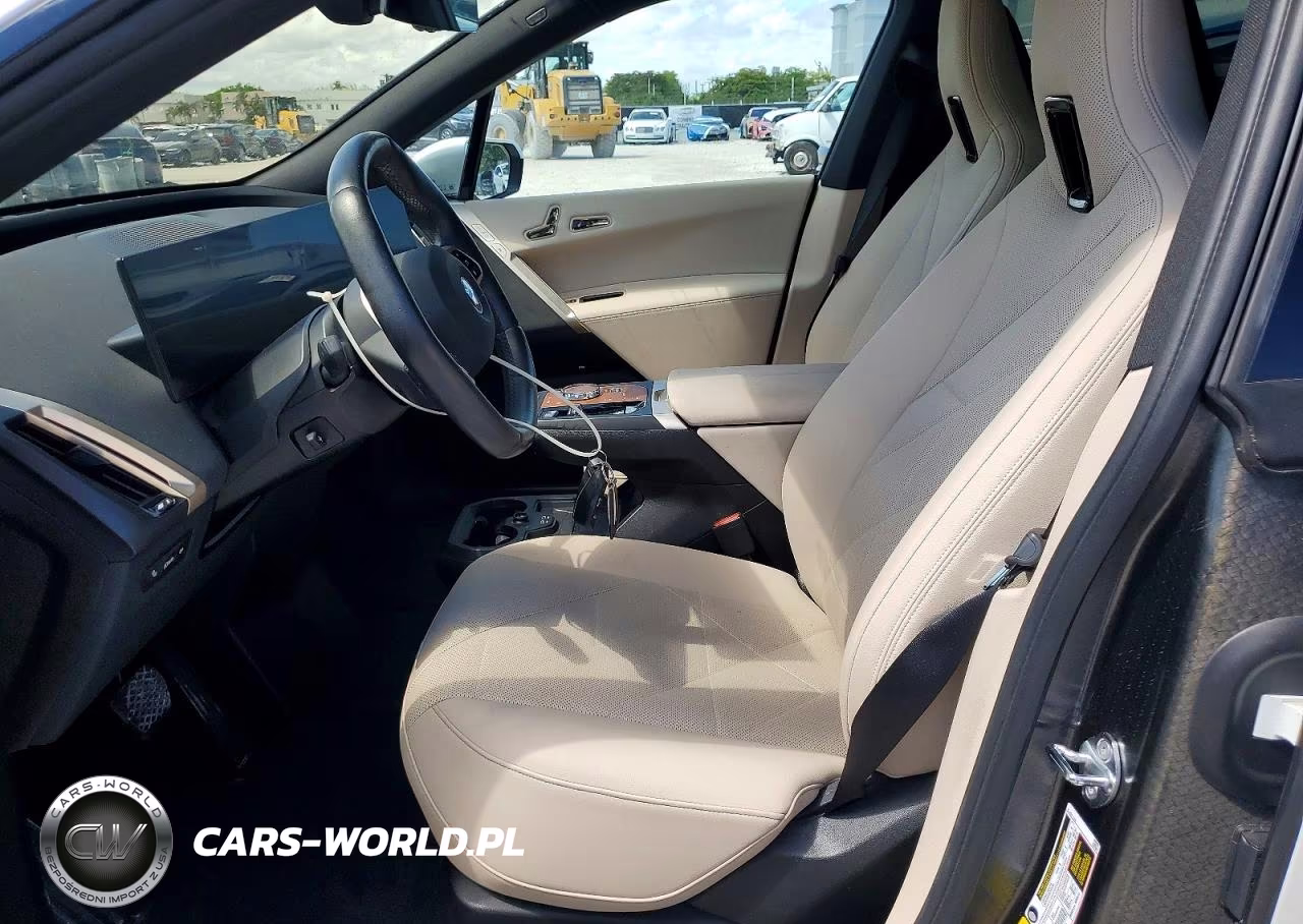 2023 BMW Ix xDrive50 VIN:WB523CF0XPCM64118 - 7